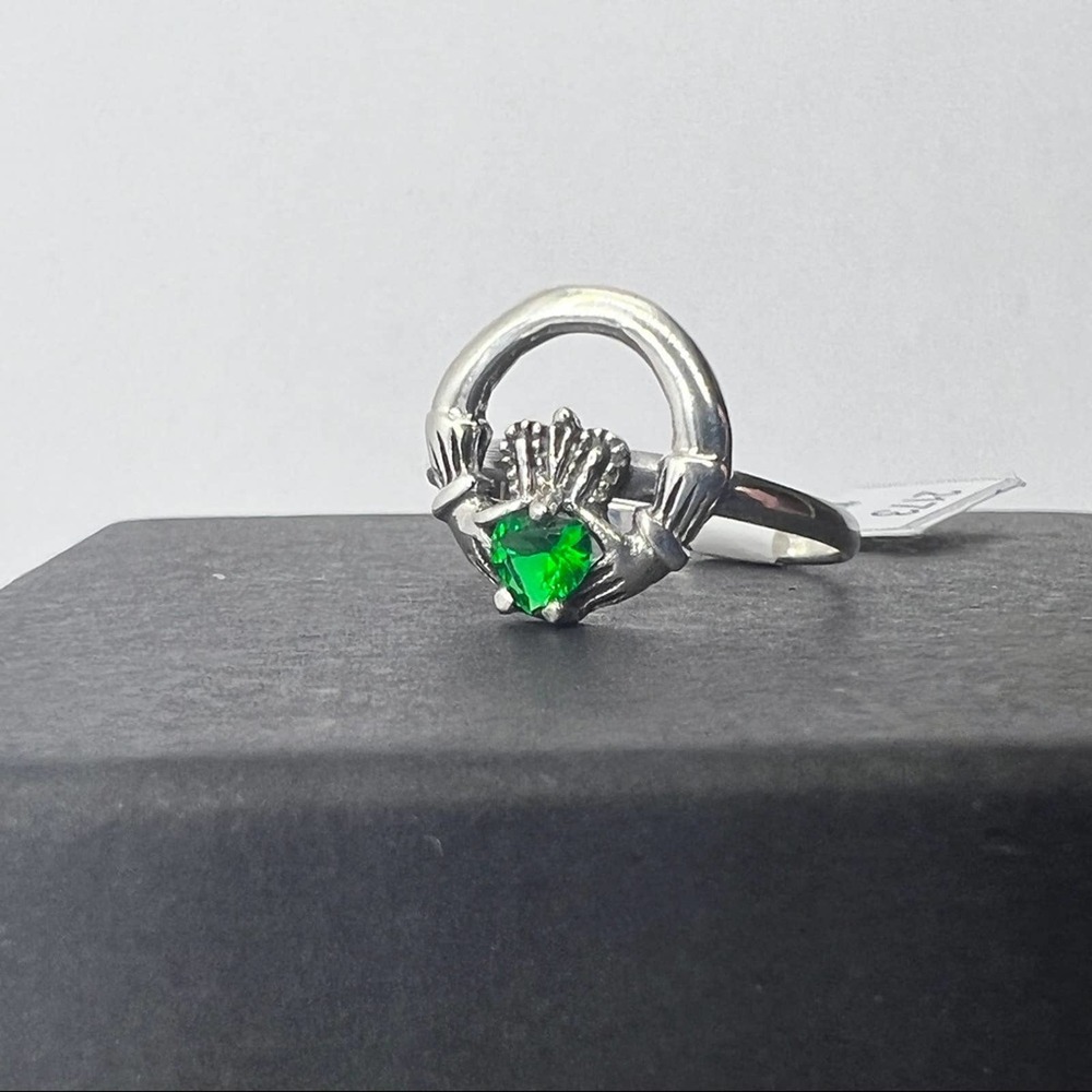 Sterling Silver Claddagh Ring - Picture 4 of 4